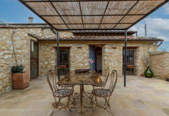 Casa di Campagna has Balcony rooms