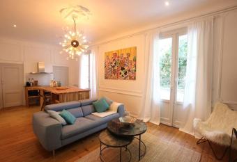 Magnifique appartement dans la Ville d Hiver has Balcony rooms