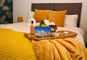 Heart of Brighton City Centre by 9S Living allows 18 year olds to book a room