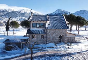 Villa Dianne has Balcony rooms