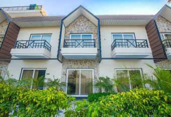 Greenwood Villa By Levelup Hotels has Balcony rooms