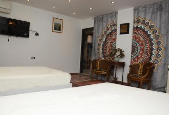 Osiris pyramids view inn has Smoking rooms