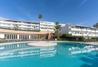 Front line beach 2bed apartment has Balcony rooms