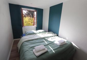 homday cultivateur 3 allows 18 year olds to book a room