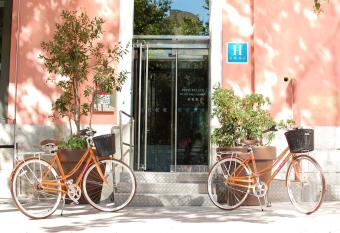 Petit Palace Plaza del Carmen has rooms with a private hot tub