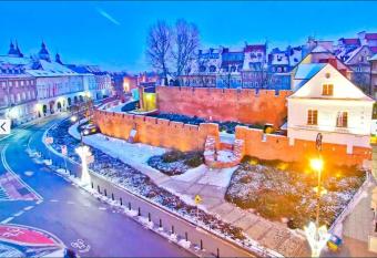 Podwale 19 APARTMENT has rooms with a private hot tub