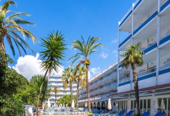 Hotel Apartamentos Solimar allows 18 year olds to book a room