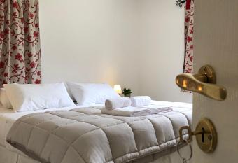 HOSPEDAR CALAFATE - Los Lupinos allows 18 year olds to book a room