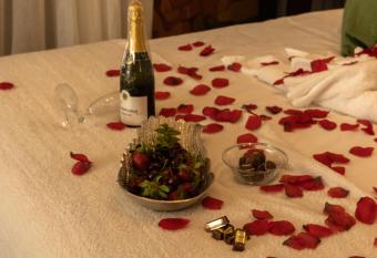 Nastasi Hotel & Spa has rooms with a private hot tub