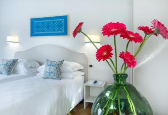 Riva di Palo Resort allows 18 year olds to book a room