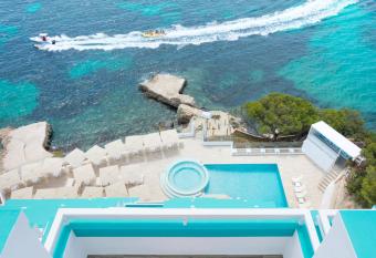 HSM Sandalo Beach has Balcony rooms