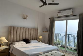 Private Room in a Spacious apartment with Pool has Balcony rooms