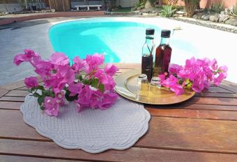 Maison blue lagon allows 18 year olds to book a room