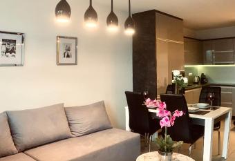 Downtown Apartments Monroe has Balcony rooms