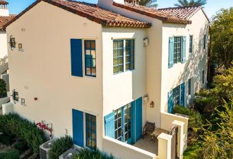 LV203 Downstairs 2 Bedroom Villa Near Main Pools has rooms with a private hot tub