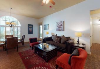 Lv110 Secluded Downstairs 1 Bedroom Legacy Villa has rooms with a private hot tub