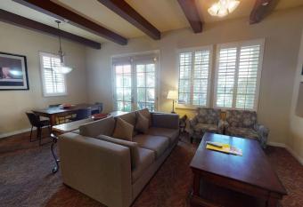 LV214 Convenient Downstairs 2 Bed Legacy Villa has Balcony rooms