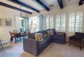 LV217 Superb 2 Bedroom Overlooking the Lap Pool has rooms with a private hot tub