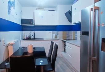 Jolie appartement avec un jardin has Balcony rooms