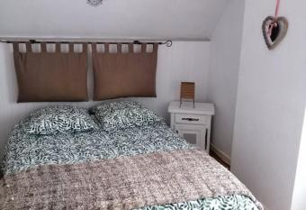 LA CREMAILLOTTE    l or  e de la for  t has Balcony rooms