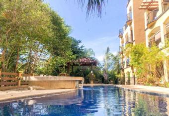 King size bed, right in town, up to 8 people has Balcony rooms