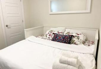 Modern Private Bedroom next to Beach and GoStation has Balcony rooms