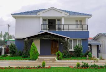 VRB Premium Villa Ooty By Lex Stays has Balcony rooms