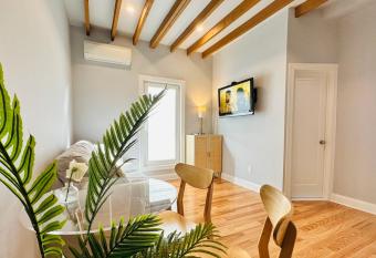 Luxury 3-Bedroom Villa in Brooklyn with Parking has Balcony rooms