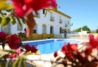 Hotel Andalou allows 18 year olds to book a room