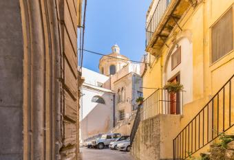 Casa del Duomo Modica allows 18 year olds to book a room
