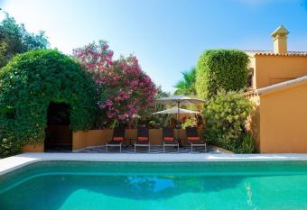 Family hotel Al- Ana Marbella allows 18 year olds to book a room