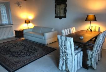 HomeSweetHome - Pavarolo ,TO, Italia allows 18 year olds to book a room