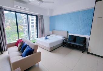 Pool View Blue Houz free aircond at Midhill Genting has Balcony rooms