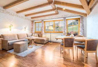 Haus zur Vogelweide App 6 has Balcony rooms