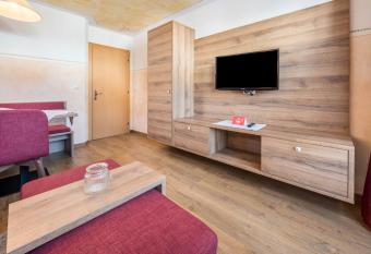 Haus zur Vogelweide App 4 has Balcony rooms