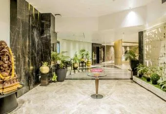 OYO Flagship 70215 Hotel Kohinoor allows 18 year olds to book a room