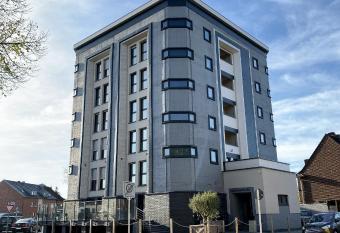 MG-Quartier Hostel has Balcony rooms