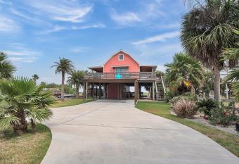 Beachin Country - House has Balcony rooms