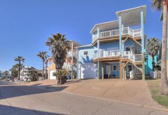 Coastal - Port Aransas House has Balcony rooms