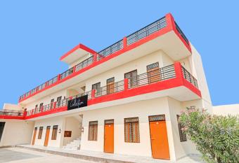 Collection O Hotel Sundaram allows 18 year olds to book a room