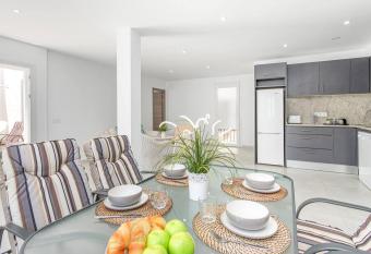 Casa Renovada centro empuriabrava has Balcony rooms