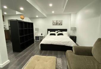 Adorable Quiet Open Concept Private Studio Suite allows 18 year olds to book a room