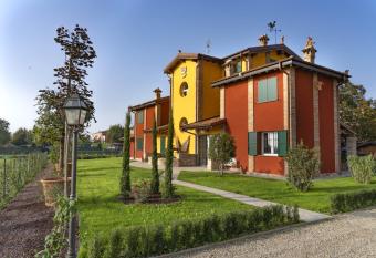 Corte Cantoni allows 18 year olds to book a room