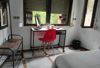 Convenient Rooms - Ferry, Train & Bus Station - allows 18 year olds to book a room