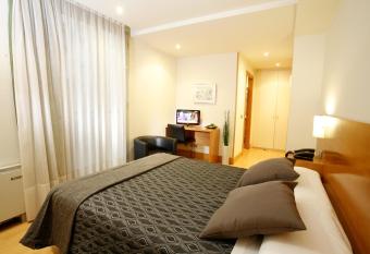 Hotel Bilbao Jardines allows 18 year olds to book a room