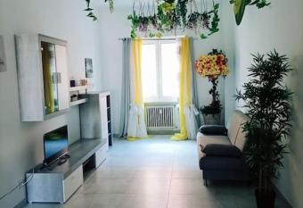 Appartamento in centro Cuneo. has Balcony rooms