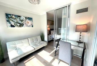 Spacious 3 BD in the centre of North York, high floor, balcony, free WIFI and parking subway has Balcony rooms