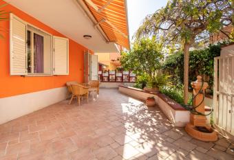 Appartamento Oleandri has Balcony rooms