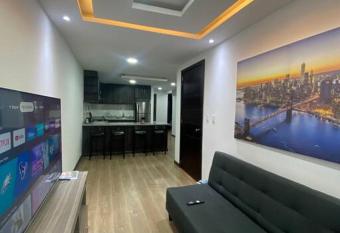 Departamento Espacioso cerca del centro allows 18 year olds to book a room