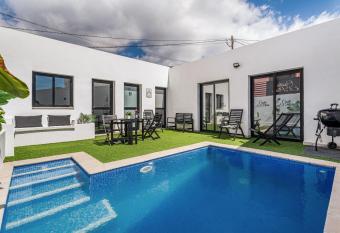 Casita El Pleito has Balcony rooms